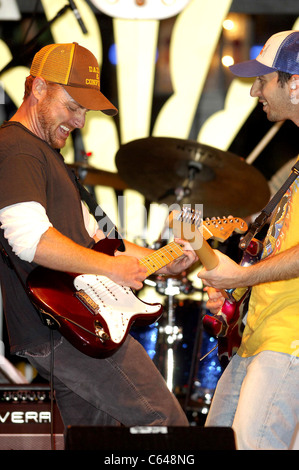 Scott Grimes on stage for The Grove’s Summer Concert Series, The Grove, Los Angeles, CA, August 17, 2005. Photo by: Michael Germana/Everett Collection Stock Photo