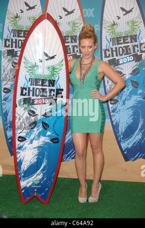 Hilary Duff (wearing a Herve Leger dress) in the press room for Teen Choice Awards 2010 - PRESS ROOM, Gibson Amphitheatre, Los Angeles, CA August 8, 2010. Photo By: Michael Germana/Everett Collection Stock Photo