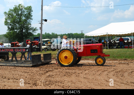 old tractor pulls