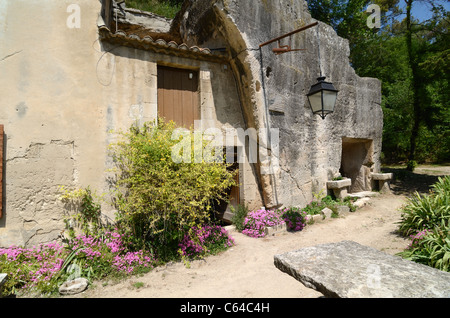 Troglodyte Farmhouse or Rock-Cut Dwelling, the Mas de la Pyramide, near Saint-Rémy-de-Provence Provence France Stock Photo