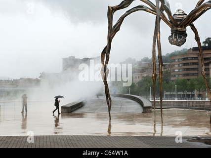 Louise Bourgeois Maman sculpture and mist in Bilbao, in the Basque Country of Spain, outside the Guggenheim Museum of Art Stock Photo