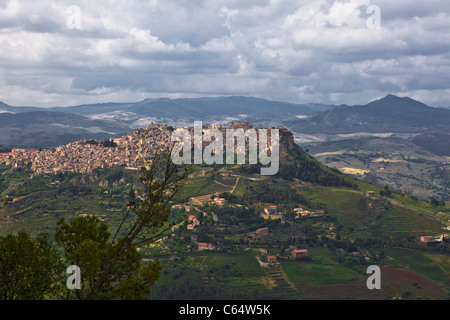 Typical village and countryside in the center of Sicily (Italian medieval and baroque architecture), (Enna) Italy, Europe, EU. Stock Photo