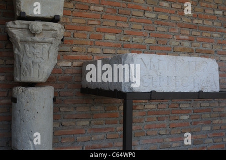 Ashlar . Renaissance ( Plateresque ) belonging to the ANTIQUARIUM - Wall of ALCALA DE HENARES ( 13 th ).SPAIN Stock Photo