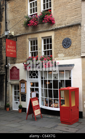 Sally Lunns Historic Eating House & Museum - Tea rooms. The oldest house in Bath, North Parade Passage, Bath, Somerset, England, UK Stock Photo