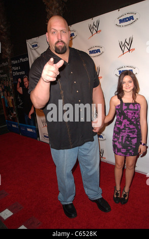 WWE Superstar Big Show, Ariel Winter in attendance for WWE SummerSlam Kick-Off Party to Benefit the Muscular Dystrophy Association (MDA), Tropicana Bar at The Roosevelt Hotel, Los Angeles, CA August 13, 2010. Photo By: Jody Cortes/Everett Collection Stock Photo