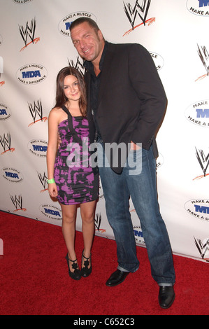 Big Show (aka Paul Wight) and Ariel Winter make a size comparison on the  red carpet at the annual WWE SummerSlam kickoff party in association with  the Muscular Dystrophy Association held at