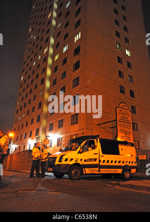 Prime Minister David Cameron (3rd left) visits a looted Lidl supermarket in  Salford Stock Photo - Alamy