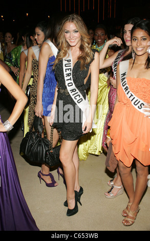 Mariana Paola Vicente (Miss Puerto Rico), Dalysha Doorga (Miss Mauritius) at arrivals for Miss Universe Welcome Event, Mandalay Stock Photo