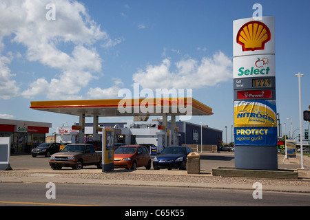 shell gas petrol service station Saskatoon Saskatchewan Canada Stock Photo