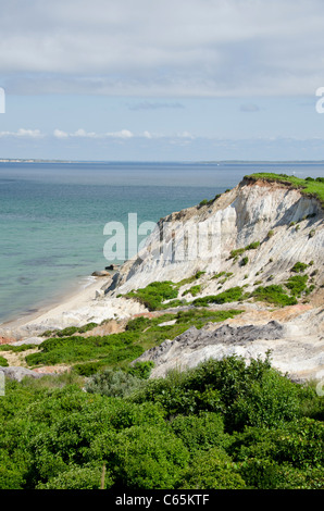 Massachusetts, Martha's Vineyard, Aquinnah. Coastal view of the colorful cliffs at Gay Head. Stock Photo