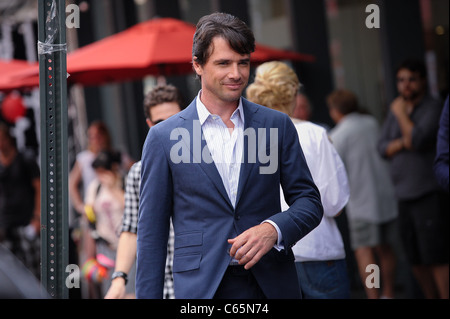 Matthew Settle, rehearses a scene at the 'Gossip Girl' movie set in the Meatpacking District out and about for CELEBRITY CANDIDS - THURSDAY, , New York, NY July 15, 2010. Photo By: Ray Tamarra/Everett Collection Stock Photo