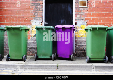 Purple recycling wheelie bin Stock Photo: 37536013 - Alamy