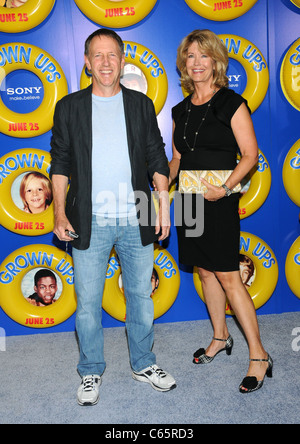 Director Dennis Dugan at arrivals for GROWN UPS Premiere, The Ziegfeld Theatre, New York, NY June 23, 2010. Photo By: Desiree Navarro/Everett Collection Stock Photo