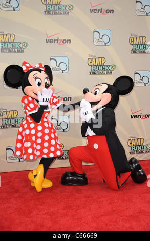 Minnie Mouse, Mickey Mouse at arrivals for CAMP ROCK 2 - THE FINAL JAM Premiere, Alice Tully Hall, Lincoln Center, New York, NY Stock Photo