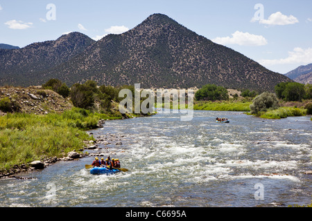 Popular tourist train runs through the 1,000' deep Royal Gorge Route along the Arkansas River, Central Colorado, USA Stock Photo