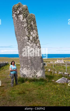 The Clach an Trushal standing stone, or Stone of Compassion, on the NW coast of the Isle of Lewis in the Outer Hebrides. Stock Photo