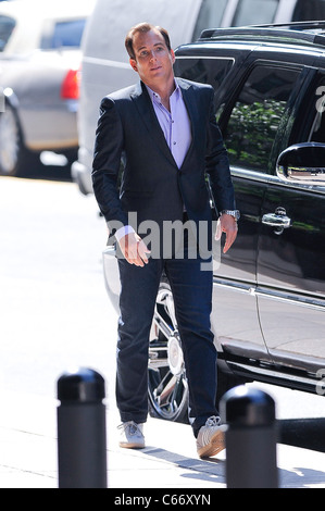 Will Arnett, films a scene at the 'Running Wilde' film set in Downtown Manhattan out and about for CELEBRITY CANDIDS - THURSDAY, , New York, NY August 26, 2010. Photo By: Ray Tamarra/Everett Collection Stock Photo