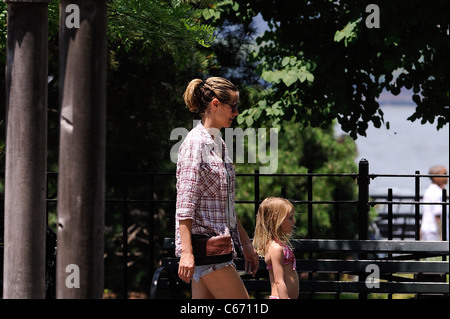 Leni Samuel, Heidi Klum, play in Battery Park City out and about for CELEBRITY CANDIDS - SATURDAY, , New York, NY June 26, 2010. Photo By: Ray Tamarra/Everett Collection Stock Photo