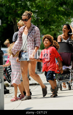 Leni Samuel, Heidi Klum, Henry Samuel, Johan Samuel, Lou Samuel, walk in Battery Park City out and about for CELEBRITY CANDIDS - SATURDAY, , New York, NY June 26, 2010. Photo By: Ray Tamarra/Everett Collection Stock Photo