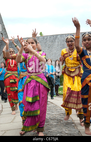 Indian dancers enjoying the procession at the opening ceremony of the Tagore festival Stock Photo