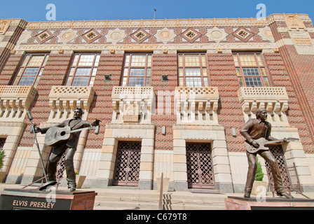 Elvis Presley and James Burton statues by Eric Kaposta, Shreveport, Louisiana, USA Stock Photo