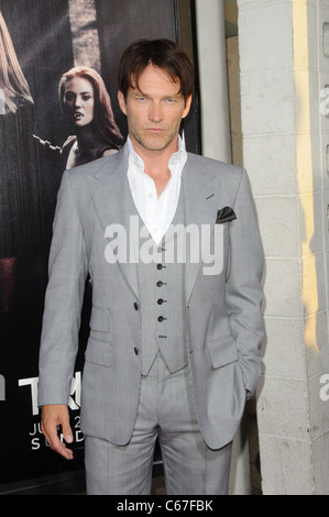 Stephen Moyer at arrivals for TRUE BLOOD Season Four Premiere on HBO, Arclight Cinerama Dome, Los Angeles, CA June 21, 2011. Photo By: Dee Cercone/Everett Collection