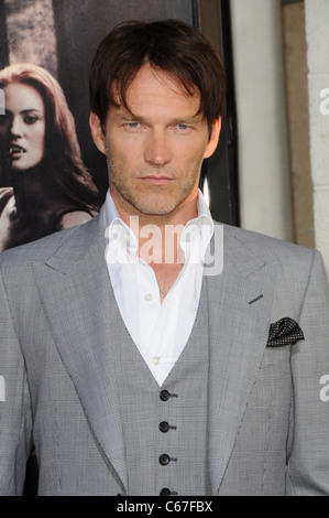 Stephen Moyer at arrivals for TRUE BLOOD Season Four Premiere on HBO, Arclight Cinerama Dome, Los Angeles, CA June 21, 2011. Photo By: Dee Cercone/Everett Collection