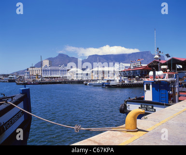 Victoria & Albert Waterfront showing Table Mountain, Cape Town, Western Cape, Republic of South Africa Stock Photo