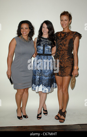 Kimberly Locke, Kristin Davis, Nicole Ari Parker in attendance for Women Empowering Women Symposium, Aqua Lounge, Los Angeles, CA September 28, 2010. Photo By: Elizabeth Goodenough/Everett Collection Stock Photo