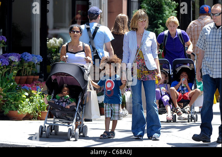 Lou Samuel, Johan Samuel, Heidi Klum, Leni Samuel, Henry Samuel, walk in Soho out and about for CELEBRITY CANDIDS - WEDNESDAY, , New York, NY June 30, 2010. Photo By: Ray Tamarra/Everett Collection Stock Photo