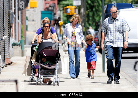 Lou Samuel, Leni Samuel, Johan Samuel, Heidi Klum, Henry Samuel, walk in Soho out and about for CELEBRITY CANDIDS - WEDNESDAY, , New York, NY June 30, 2010. Photo By: Ray Tamarra/Everett Collection Stock Photo