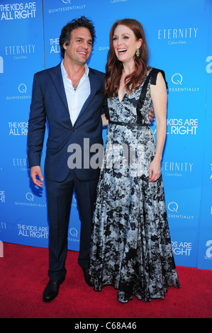 Mark Ruffalo, Julianne Moore at arrivals for THE KIDS ARE ALL RIGHT Premiere, Landmark Sunshine Cinema, New York, NY June 30, 2010. Photo By: Gregorio T. Binuya/Everett Collection Stock Photo