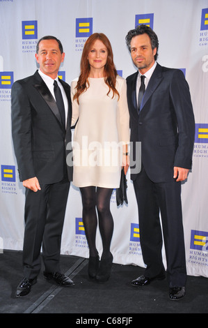 Julianne Moore, Mark Ruffalo at arrivals for No Excuses - The 10th Annual Greater New York HRC Gala, Waldorf-Astoria Hotel, New Stock Photo