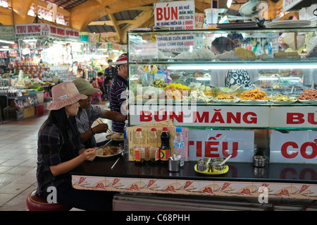 Snack Bar Cafe in Ben Thanh Market in Ho Chi Minh City, Saigon, Vietnam Stock Photo