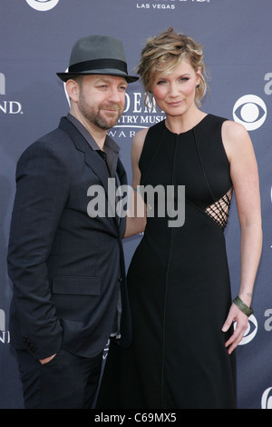 Kristian Bush, Jennifer Nettles, Sugarland at arrivals for Academy of Country Music ACM Awards 2011 - Arrivals, MGM Grand Garden Arena, Las Vegas, NV April 3, 2011. Photo By: James Atoa/Everett Collection Stock Photo