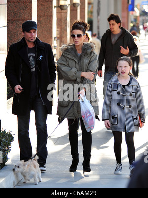 Kate Beckinsale and her husband Len Wiseman shop in Santa Monica with their daughter Lily and pet dog Los Angeles, California - Stock Photo