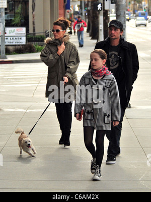 Kate Beckinsale and her husband Len Wiseman shop in Santa Monica with their daughter Lily and pet dog Los Angeles, California - Stock Photo