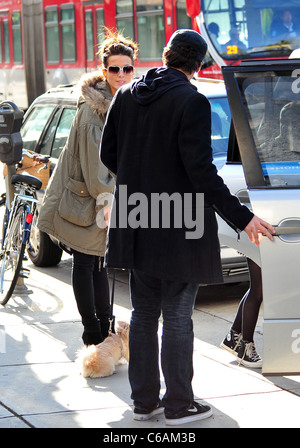 Kate Beckinsale and her husband Len Wiseman shop in Santa Monica with their daughter Lily and pet dog Los Angeles, California - Stock Photo