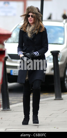 Trinny Woodall makes her way home after taking her daughter to school London, England - 09.02.10 Stock Photo