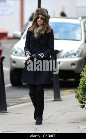 Trinny Woodall makes her way home after taking her daughter to school London, England - 09.02.10 Stock Photo