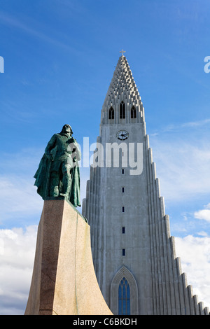 Statue of Liefer Eiriksson in front of Hallgrimskirkja church, Rejyjavik, Iceland Stock Photo