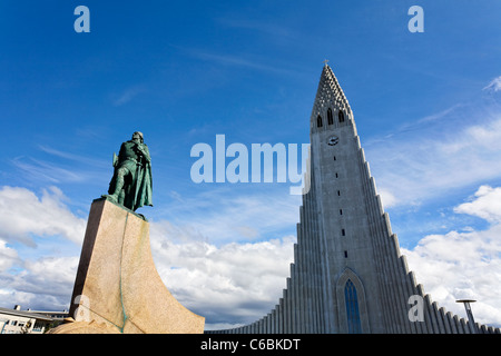 Statue of Liefer Eiriksson in front of Hallgrimskirkja church, Rejyjavik, Iceland Stock Photo