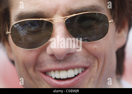 Tom cruise wearing ray ban sunglasses hi-res stock photography and images -  Alamy