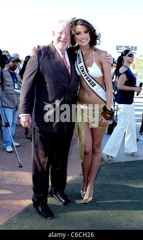 Mayor Oscar B. Goodman and Stefania Fernandez, Miss Universe 2009 2010 Miss Universe contestant photo shoot at the 'Welcome to Stock Photo