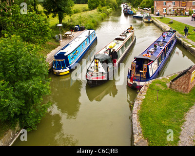 A busy canal scene with narrowboats and holidaymakkers at Pewsey Wharf on the Kennet and Avon Canal in Wiltshire, England, UK Stock Photo