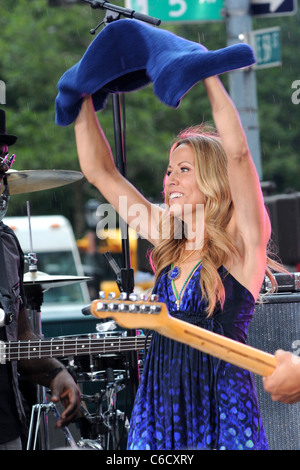 Sheryl Crow performs on CBS' 'The Early Show' at CBS Plaza in New York City. New York City, USA - 23.07.10 Ivan Nikolov Stock Photo