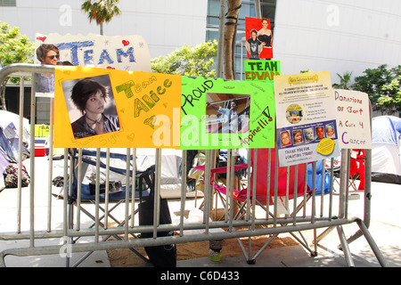 TWILIGHT FANS START CAMPING FOR LOS ANGELES PREMIERE Die-hard TWILIGHT fans have turned the Nokia Plaza L.A. Live in Los Stock Photo