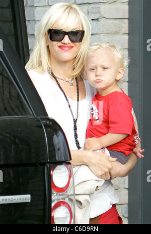 Singer Gwen Stefani and her son Zuma leaving memorial day party at a private residence in Mailbu on the Pacific Coast highway Stock Photo