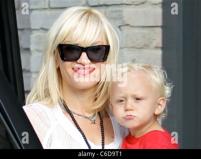 Singer Gwen Stefani and her son Zuma leaving memorial day party at a private residence in Mailbu on the Pacific Coast highway Stock Photo