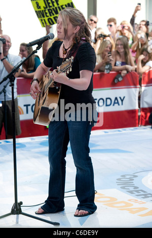 American Idol 2010 runner-up Crystal Bowersox performs on NBC's 'Today' show Toyota concert series held at the Rockefeller Stock Photo